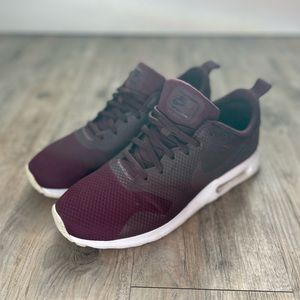 Maroon Nike shoes 9.5